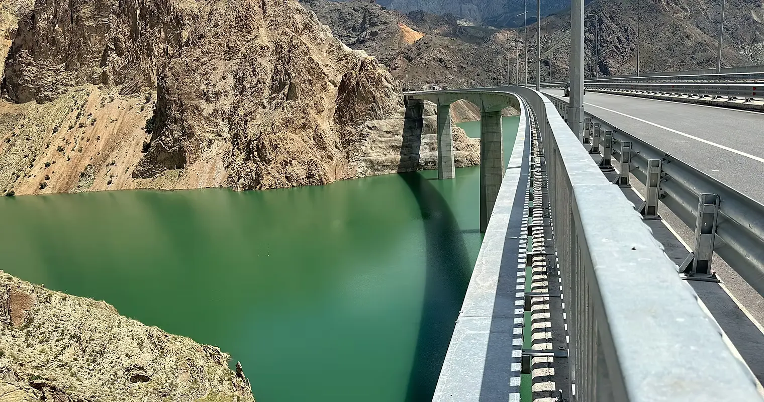 Yusufeli Baraj Gölü Viyadükleri Yaya Korkulukları